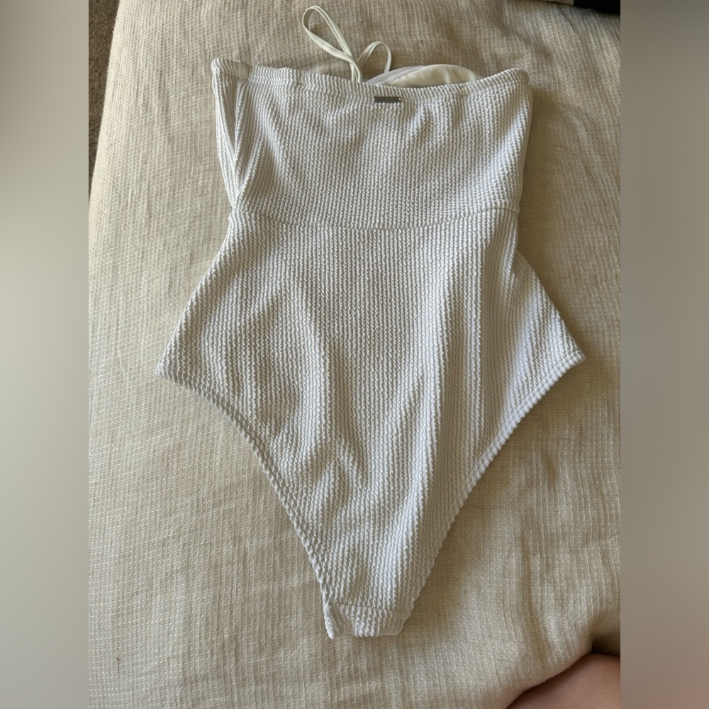 Billabong White Textured Cutout One-Piece Swimsuit - Picture 3 of 3